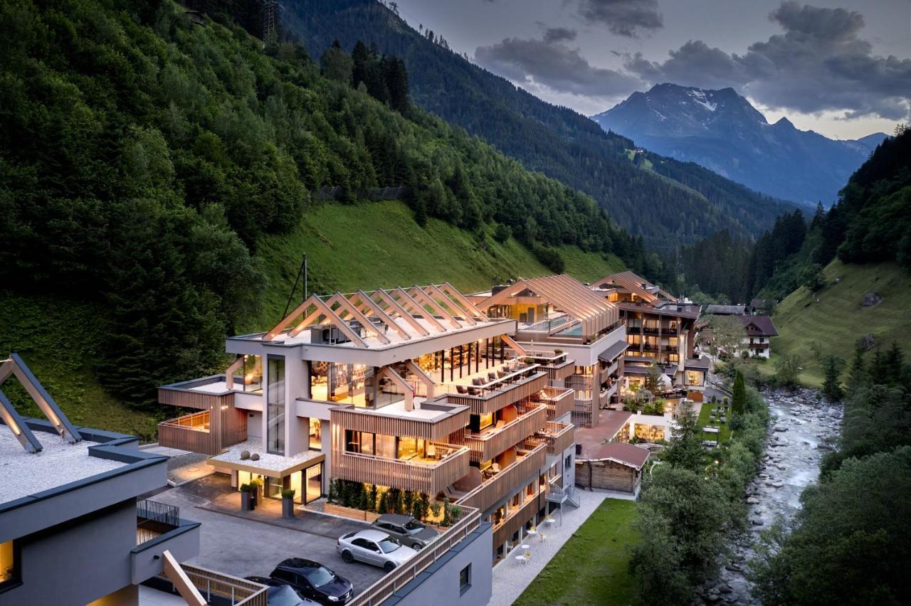 Zillergrundrock Luxury Mountain Resort Mayrhofen Eksteriør bilde