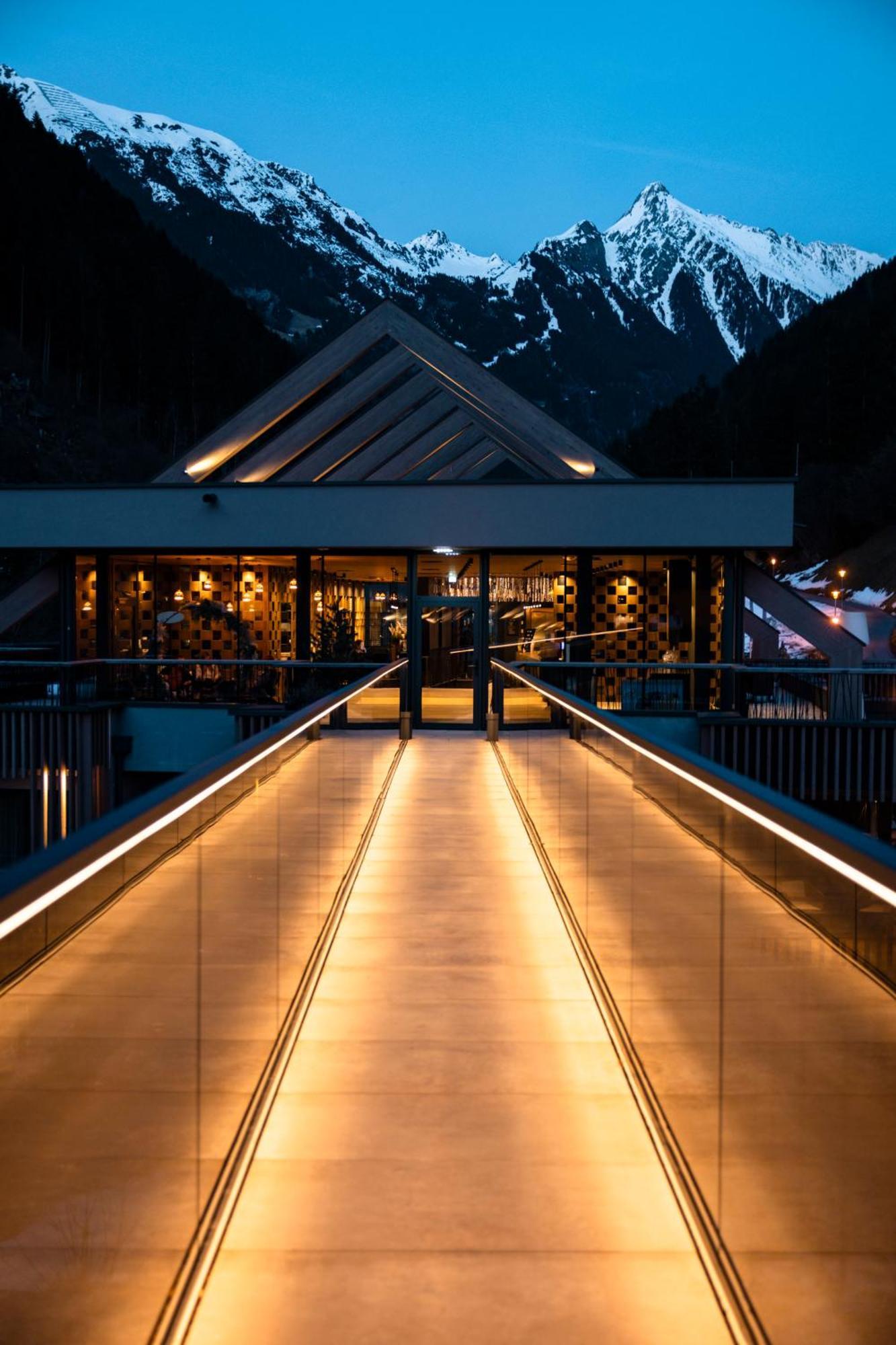 Zillergrundrock Luxury Mountain Resort Mayrhofen Eksteriør bilde